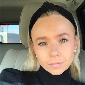 Meet your Posher, Shea